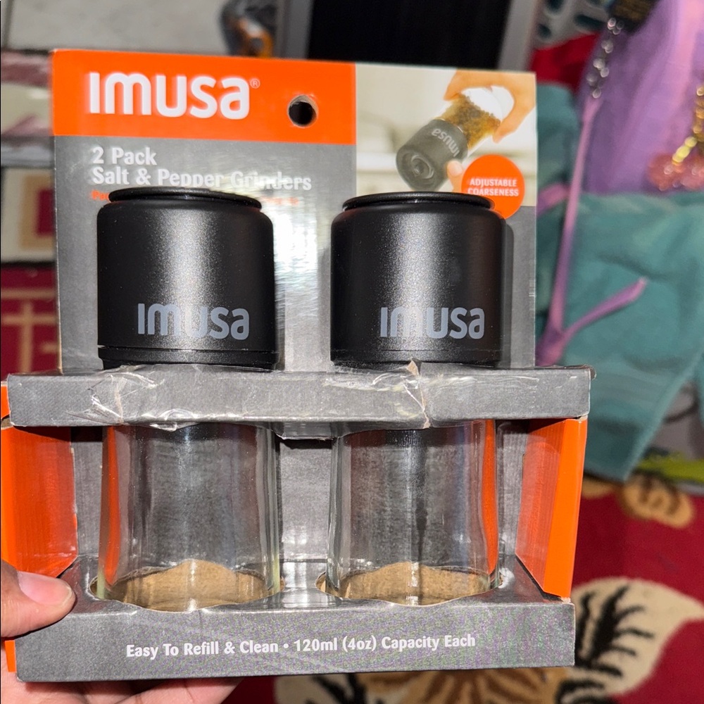 IMUSA Black Salt and Pepper Grinders Set - Picture 5 of 5